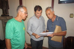 Jairo "Show de Bola" Rodrigues, vereador Marlon Siqueira (MDB) e Cosme Nogueira